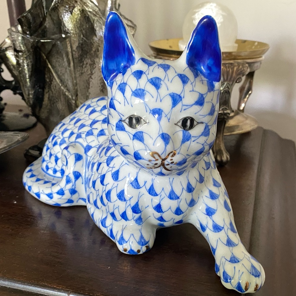 Maitland Smith British Blue and White Fishnet Porcelain Cat Figurine